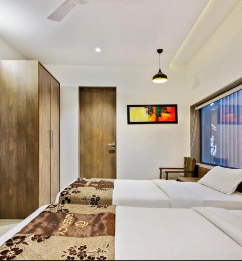 Hotel Regency Surat Exterior foto